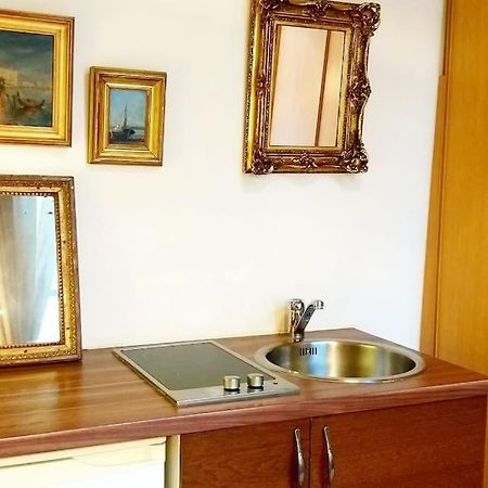 Small Luxurious Room In The Heart Of Saint Germain Париж Екстериор снимка