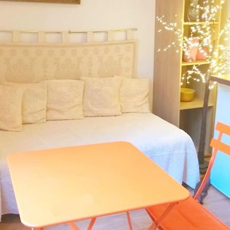 Small Luxurious Room In The Heart Of Saint Germain Париж Екстериор снимка