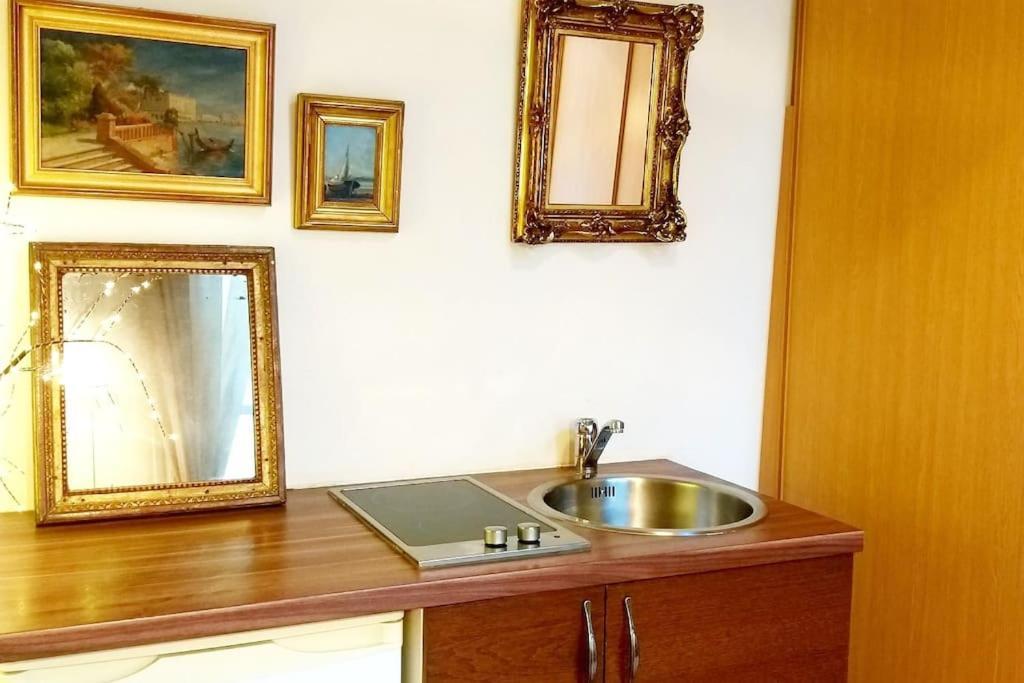 Small Luxurious Room In The Heart Of Saint Germain Париж Екстериор снимка