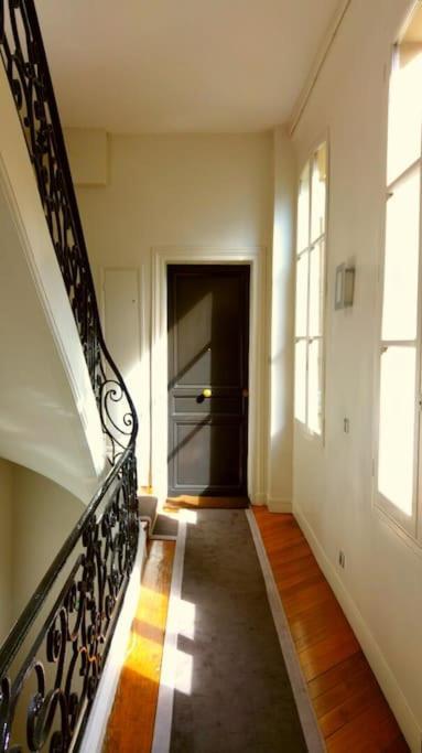 Small Luxurious Room In The Heart Of Saint Germain Париж Екстериор снимка