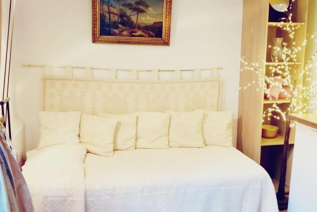 Small Luxurious Room In The Heart Of Saint Germain Париж Екстериор снимка