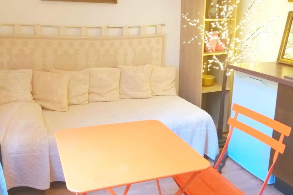 Small Luxurious Room In The Heart Of Saint Germain Париж Екстериор снимка