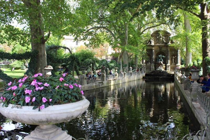Small Luxurious Room In The Heart Of Saint Germain Париж Екстериор снимка